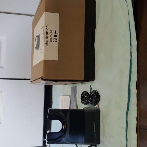 Plantronics Wireless Voyager Focus UC B825-M Headset - Picture 6 of 9